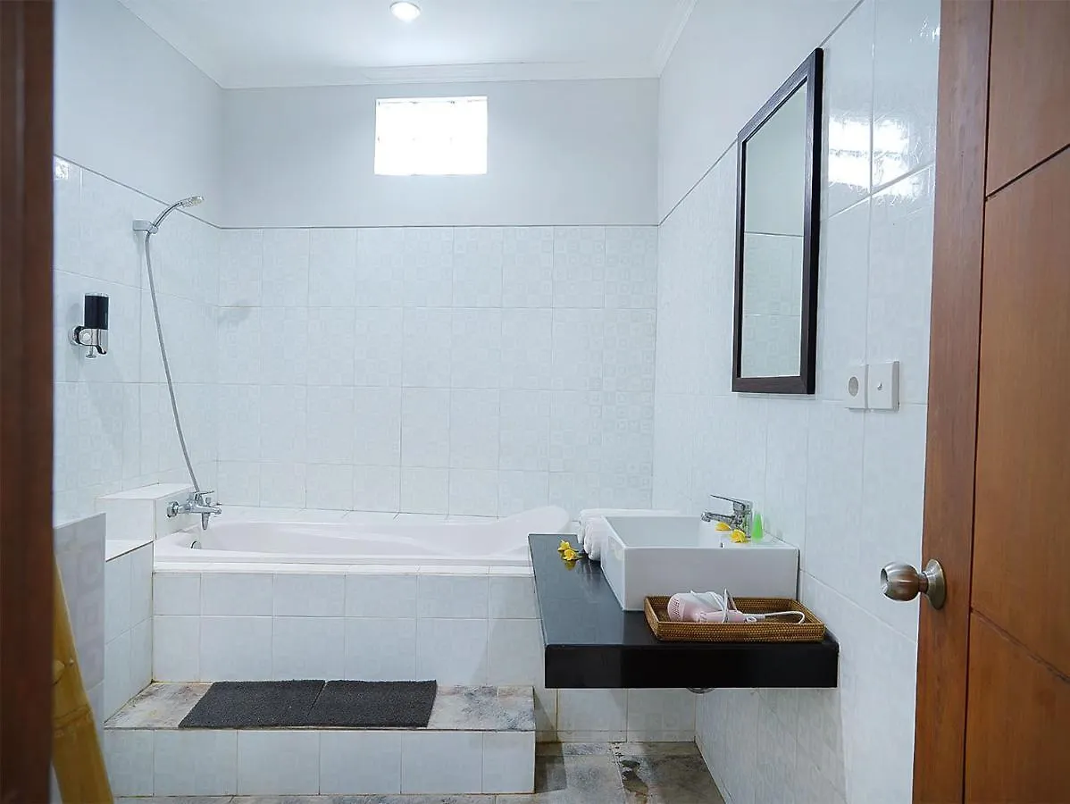Bed & Breakfast Amanlane Suite Seminyak Managed By Arm Hospitality